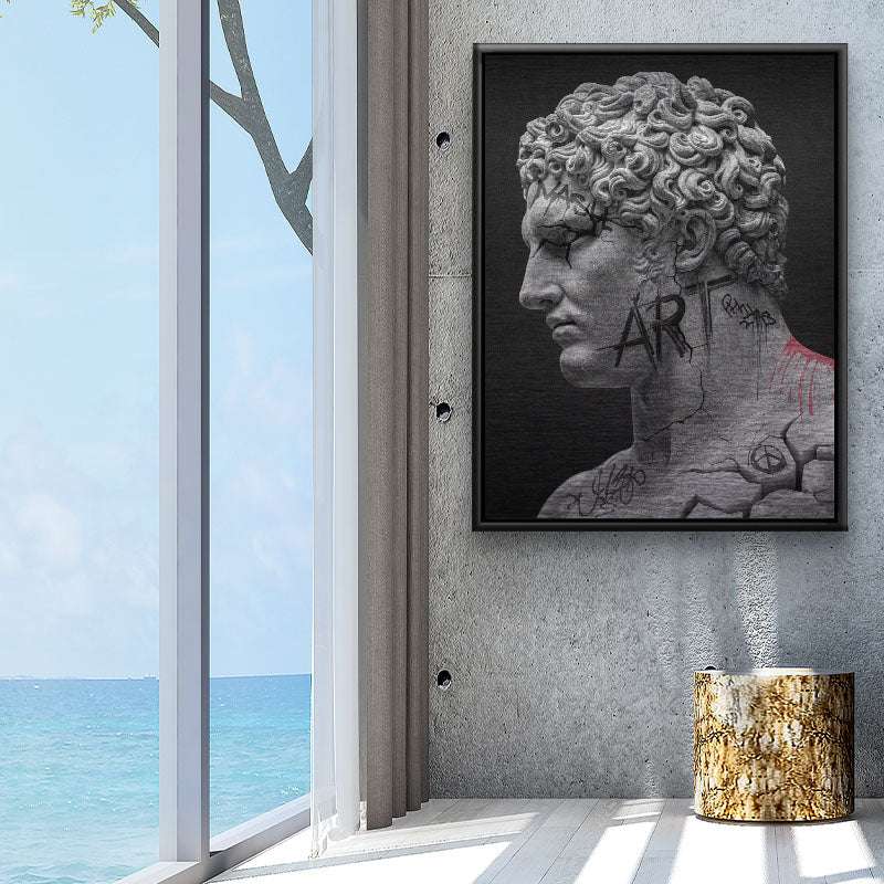 Modernes Wandbild einer antiken Skulptur mit Graffiti in heller Wohnumgebung mit Meerblick.