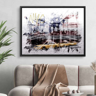 Modernes Wandbild mit NYC-Schriftzug, Brooklyn Bridge und gelben Taxis im Wohnzimmer