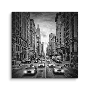 Schwarz-weiß Wandbild von New York City, Fifth Avenue mit Empire State Building und Autos
