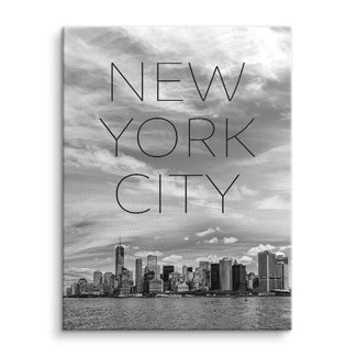 Schwarzweiß Leinwandbild mit New York City Skyline und großem Schriftzug an der Wand
