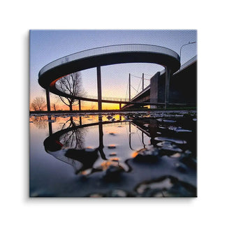 Modernes Wandbild mit Brücke im Sonnenuntergang und Spiegelung im Wasser, Kunst Motiv