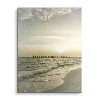 Vintage Wandbild Sonnenuntergang am Meer mit Steg, ruhige Wellen und Sandstrand