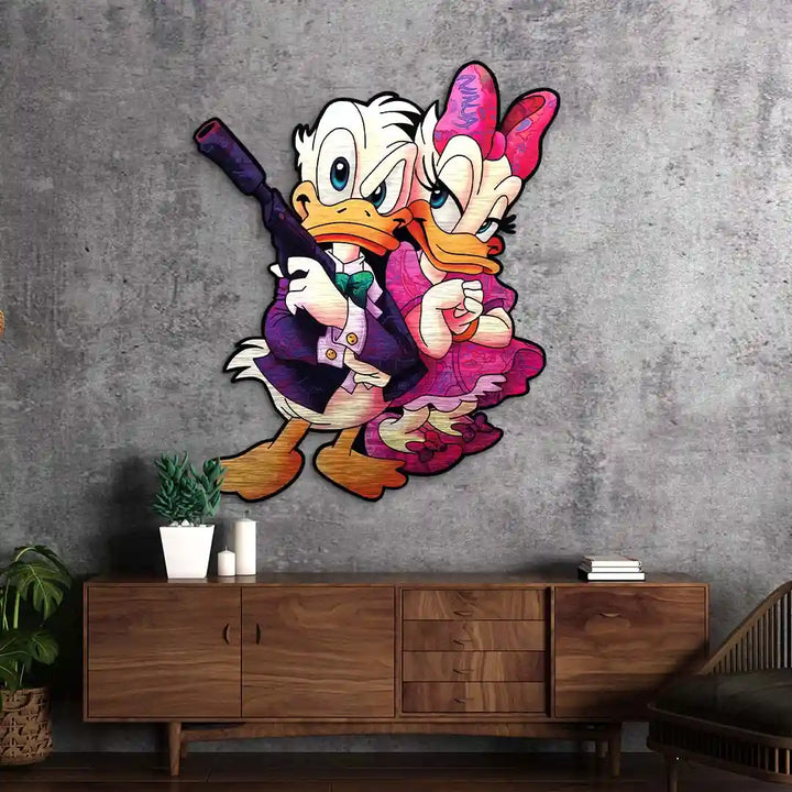 Buntes Wandbild mit zwei Comic-Enten im modernen Wohnzimmer, Holzoptik, Pop Art Stil