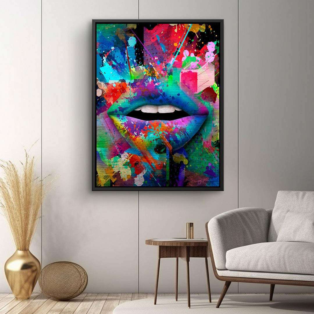 Modernes Wandbild mit bunten, abstrakten Lippen als Pop Art Kunst im Wohnzimmer