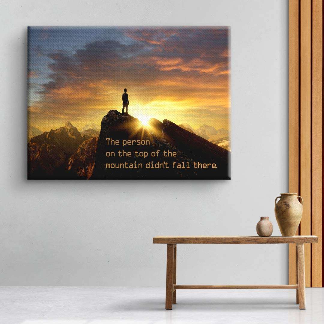 Leinwandbild mit Sonnenuntergang, Silhouette auf Bergspitze, Motivationsspruch, Wanddeko