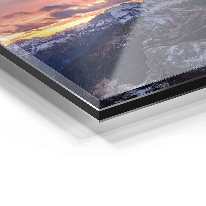 Detailaufnahme Acrylglas Wandbild mit Alpenmotiv und Sonnenuntergang, brillante Farbtiefe