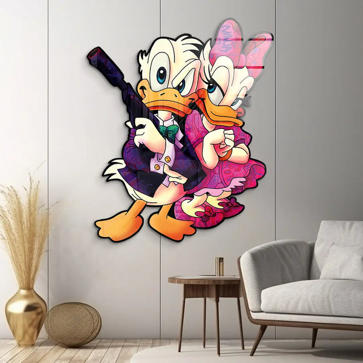 Modernes Wohnzimmer mit großen, bunten Pop Art Enten-Wandbild, goldene Pampasgräser in Vase