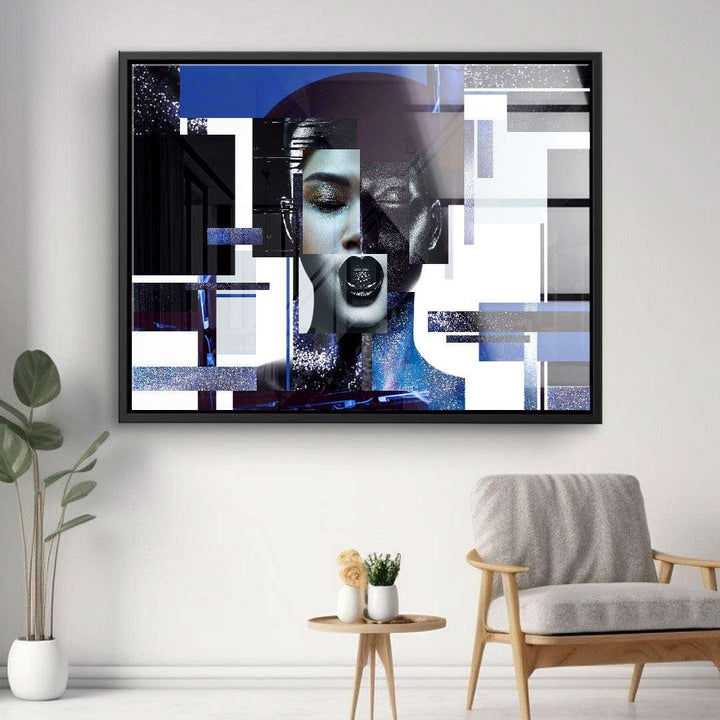 Modernes Wandbild mit abstraktem Porträt in Blau, Schwarz und Weiß im Wohnzimmer