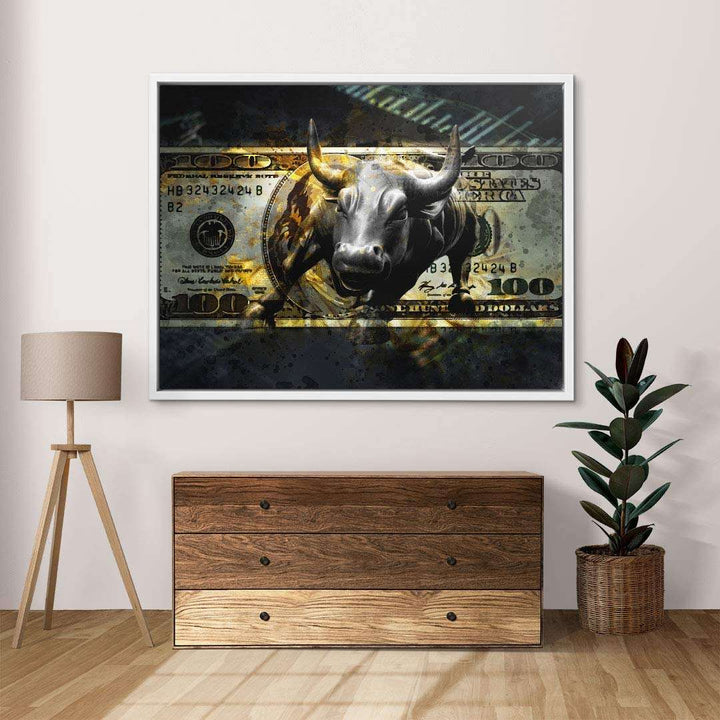 Modernes Wandbild mit Bullen-Skulptur vor 100-Dollar-Schein, Kunst für Wohnzimmer