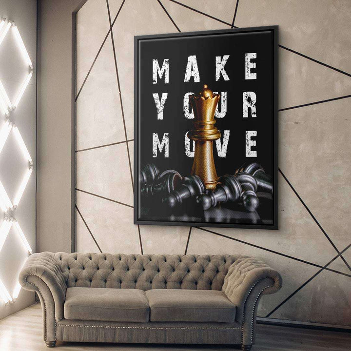 Modernes Wohnzimmer mit Wandbild Schachkönigin und Schriftzug Make Your Move, Motivationsbild