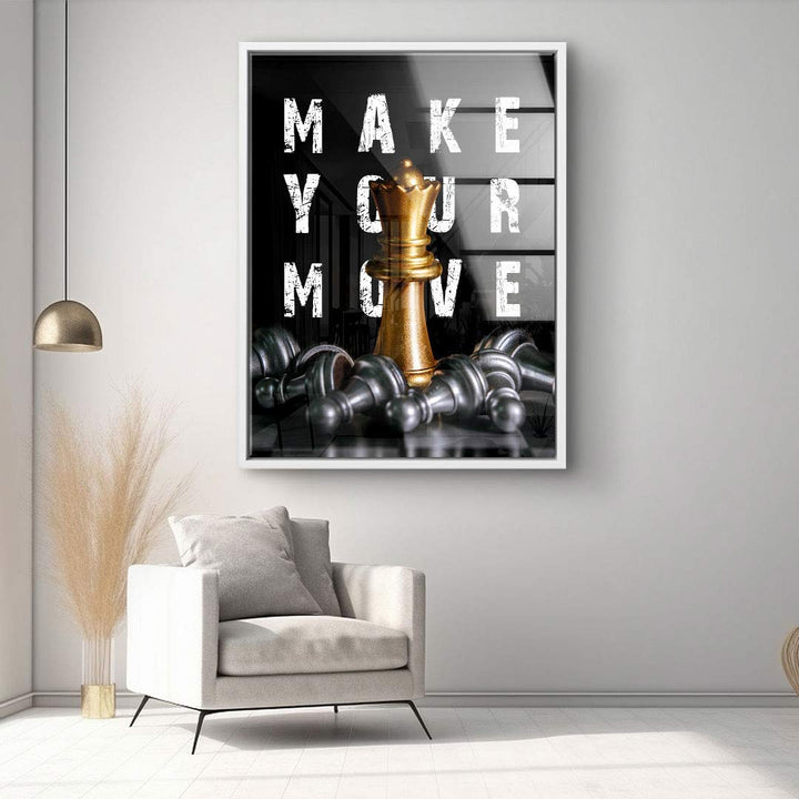 Modernes Wandbild mit goldener Schachkönigin, umgeben von gefallenen Figuren, Text 'Make Your Move'.