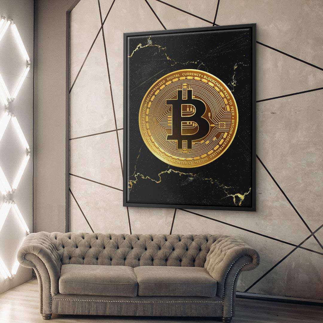 Modernes Wohnzimmer mit Bitcoin Wandbild auf schwarzem Hintergrund über grauem Sofa