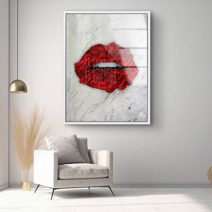 Modernes Wandbild mit roten Rosen in Lippenform auf Marmorhintergrund, Wohnzimmerdeko