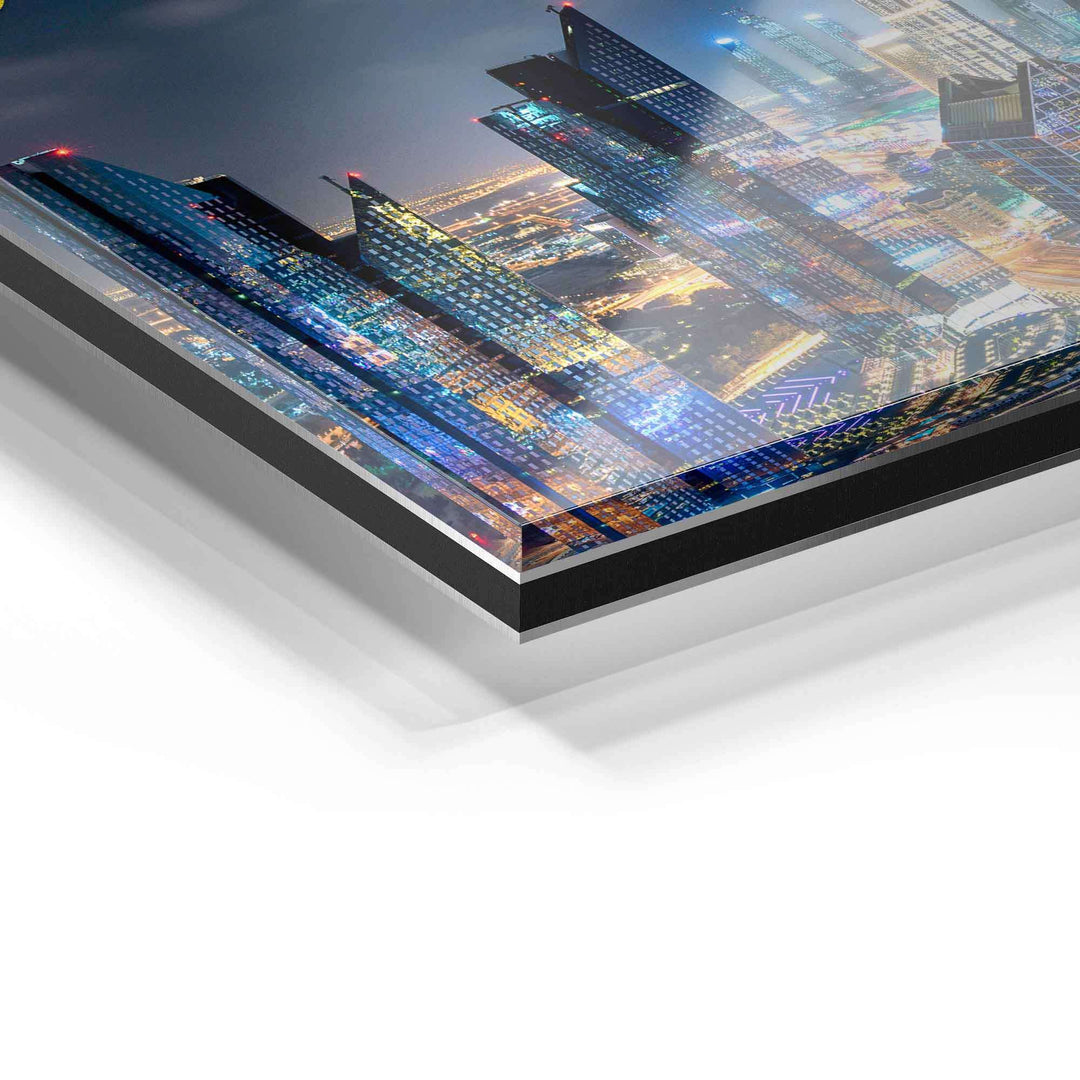 Detailansicht Acrylglas-Wandbild mit moderner Skyline und Lichteffekten, hochwertig verarbeitet