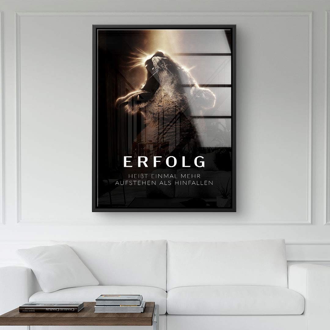Leinwandbild mit brüllendem Löwen und Motivationsspruch über Erfolg, moderne Wohnzimmer-Deko