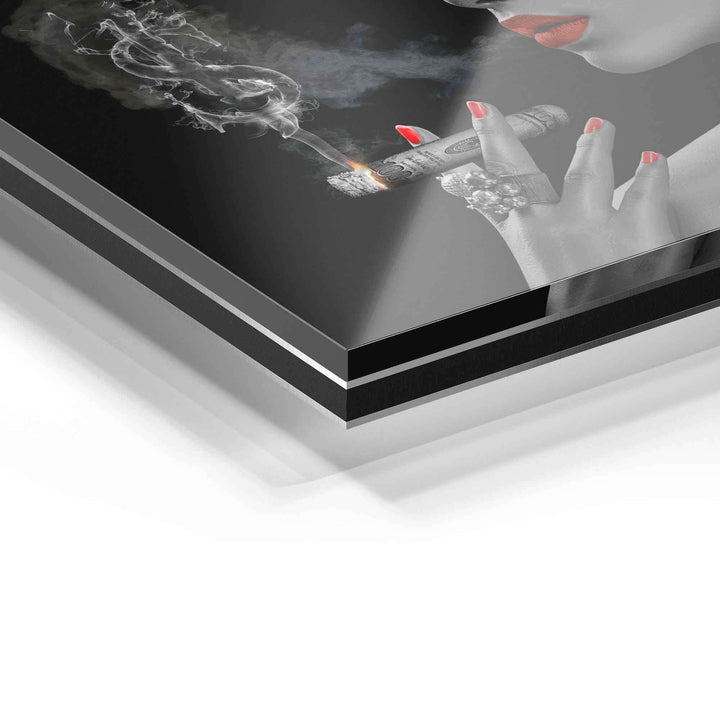 Detailaufnahme Wandbild auf Acrylglas mit Frau, rotem Lippenstift, Zigarrenrauch, Glamour-Stil