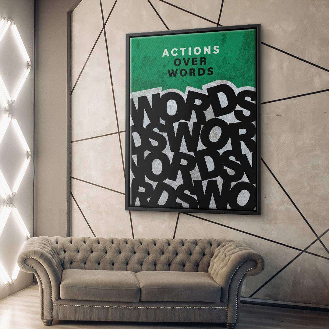 Modernes Wandbild mit Text 'Actions over Words' über Couch in stilvollem Wohnzimmer