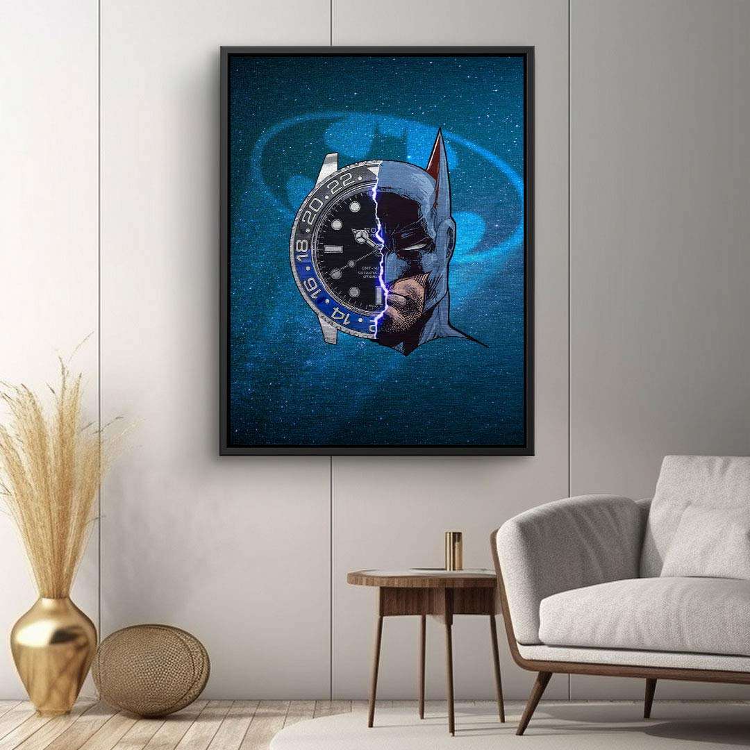 Modernes Wandbild mit stilisiertem Batman-Gesicht und Uhr, blaues Comic-Art Design im Wohnzimmer
