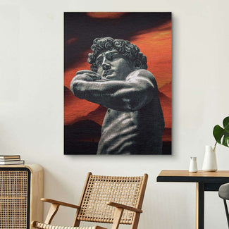 Modernes Wandbild mit Marmorskulptur vor rotem Sonnenuntergang in stilvollem Wohnzimmer