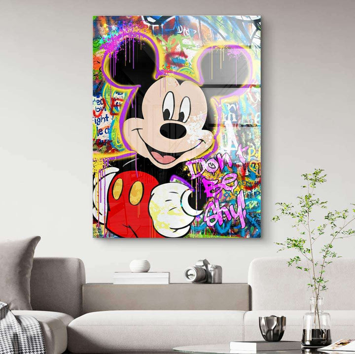 Buntes Pop Art Wandbild mit Comicfigur und Graffiti-Elementen im modernen Wohnzimmer