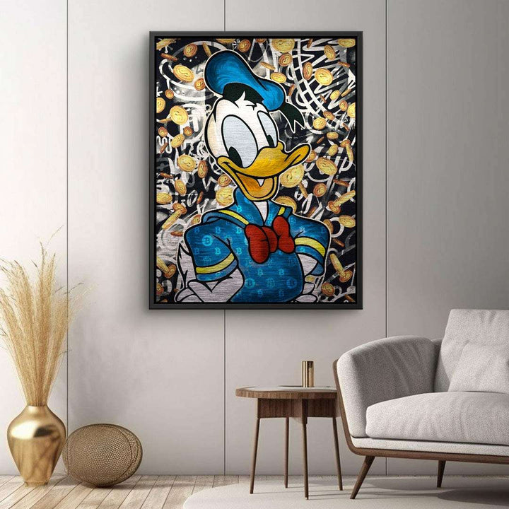 Modernes Wandbild mit bunter Comic-Ente vor abstraktem Hintergrund in stilvollem Wohnzimmer