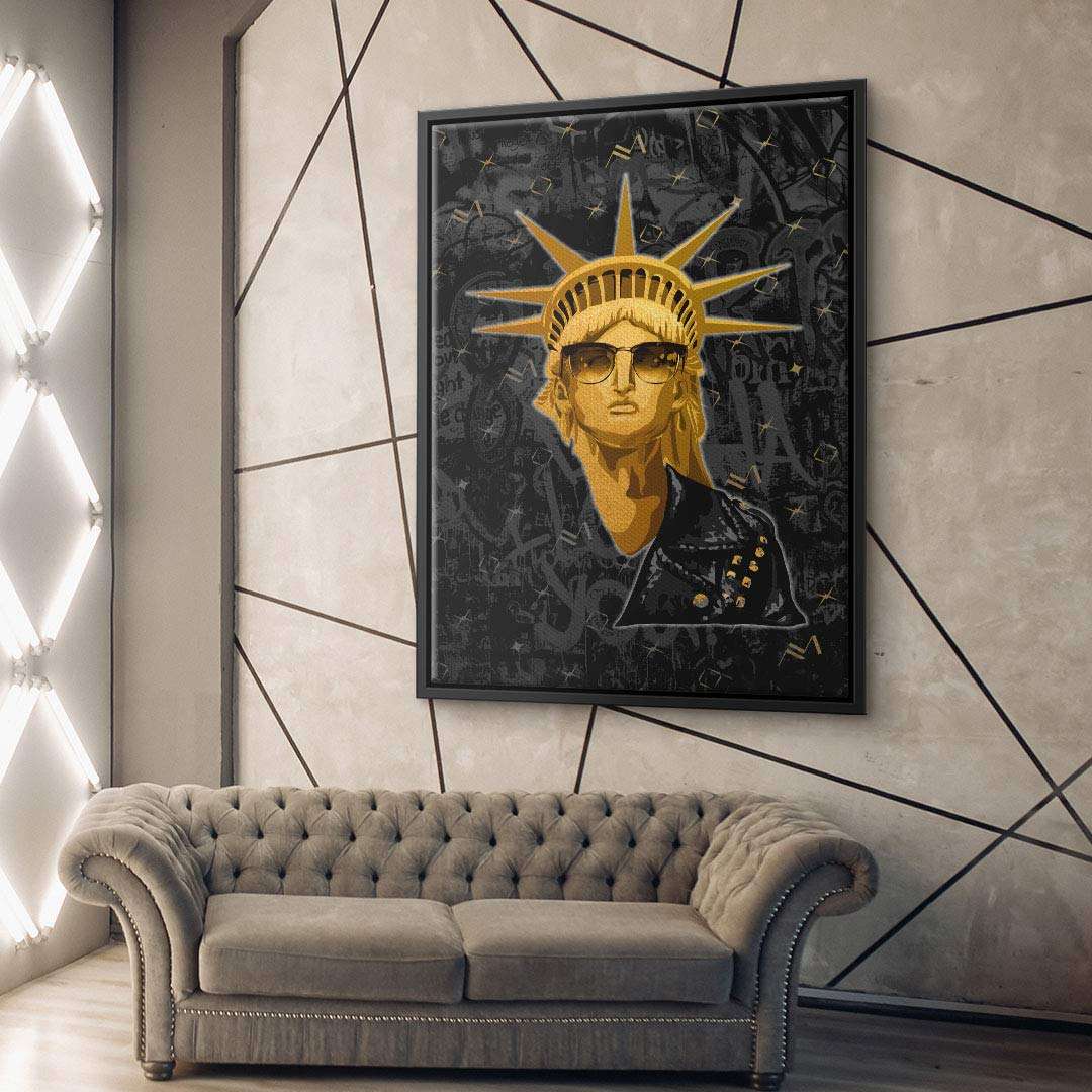 Modernes Wandbild mit stilisierter Freiheitsstatue in Gold und Schwarz, Pop Art Design über Sofa