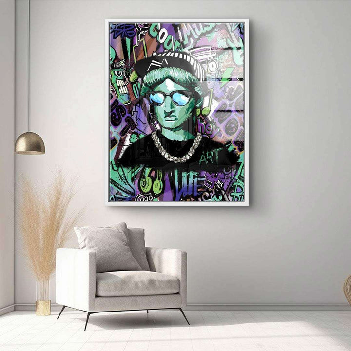 Modernes Pop Art Wandbild mit bunter, urbaner Graffiti-Figur im stylischen Wohnzimmer