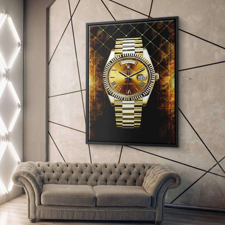 Modernes Wohnzimmer mit Wandbild einer goldenen Luxusuhr, dekorativer Kunstdruck auf Leinwand
