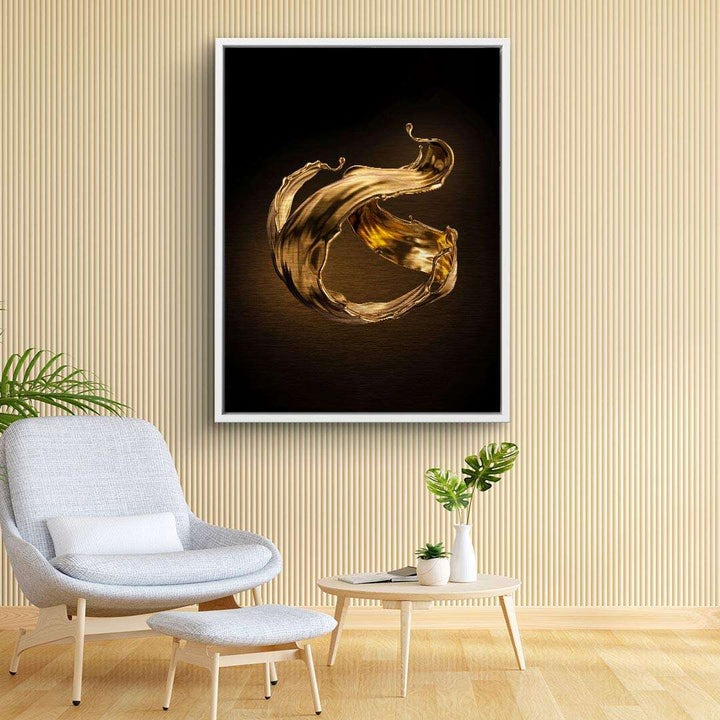 Modernes Wohnzimmer mit abstraktem goldfarbenem Wandbild, stilvolle Einrichtung, Kunstbild