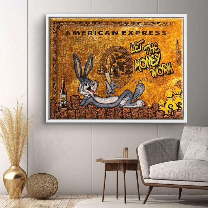 Modernes Wandbild mit Comic-Hase auf Goldkarte, Geldmünzen und Spruch Let the Money Work