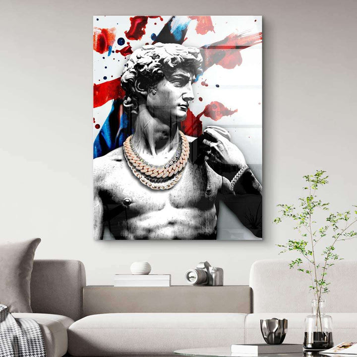 Modernes Wandbild mit David-Statue, goldener Kette und abstraktem Farbhintergrund im Wohnzimmer