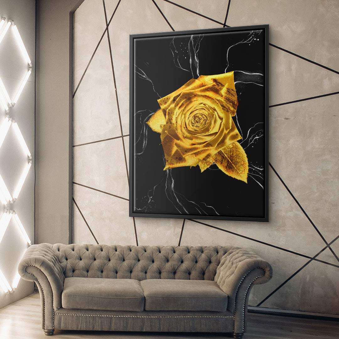 Modernes Wandbild mit goldener Rose auf schwarzem Hintergrund, über Sofa in Wohnzimmer