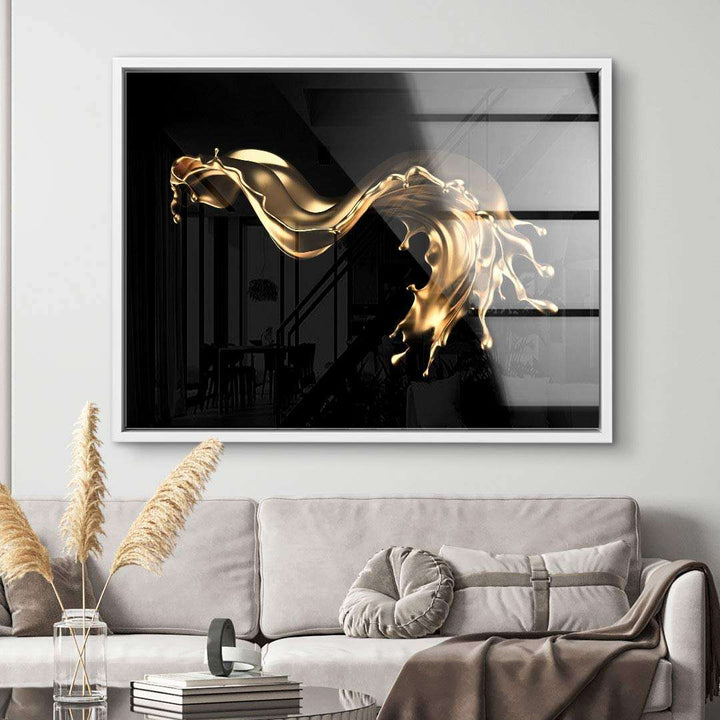Modernes Wohnzimmer mit abstraktem goldfarbenem Wandbild auf Leinwand und Sofa