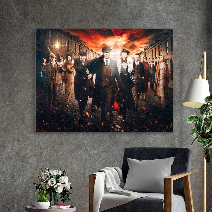 Wandbild mit stilvollen, elegant gekleideten Personen vor dramatischem Himmel im Wohnzimmer