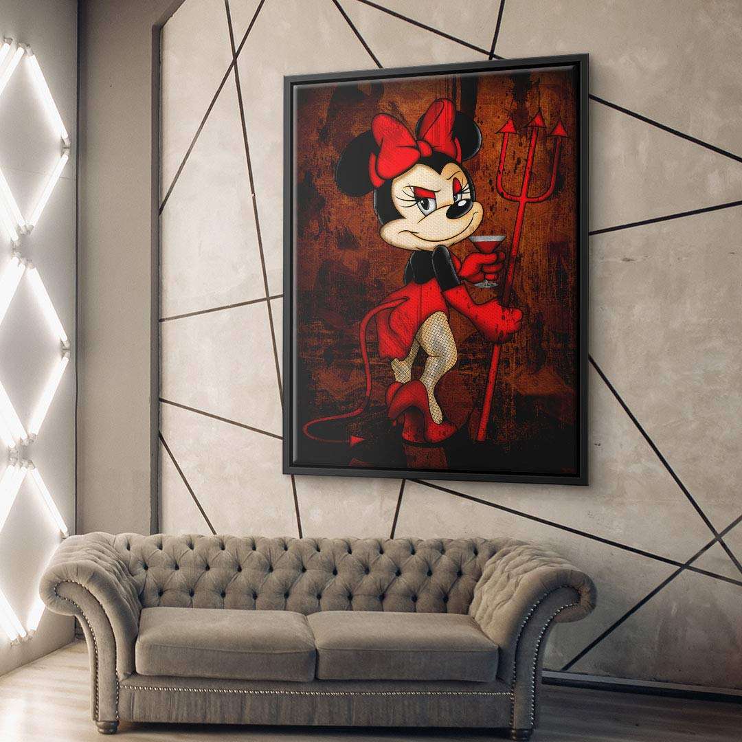 Modernes Wohnzimmer mit grauem Sofa und Pop Art Leinwandbild einer Comic-Figur im Teufelskostüm an der Wand.