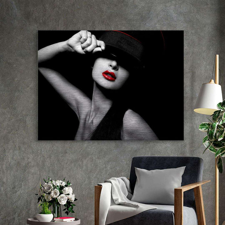 Modernes Wandbild Frau mit rotem Lippenstift und Hut, Schwarz-Weiß-Kunst im Wohnzimmer