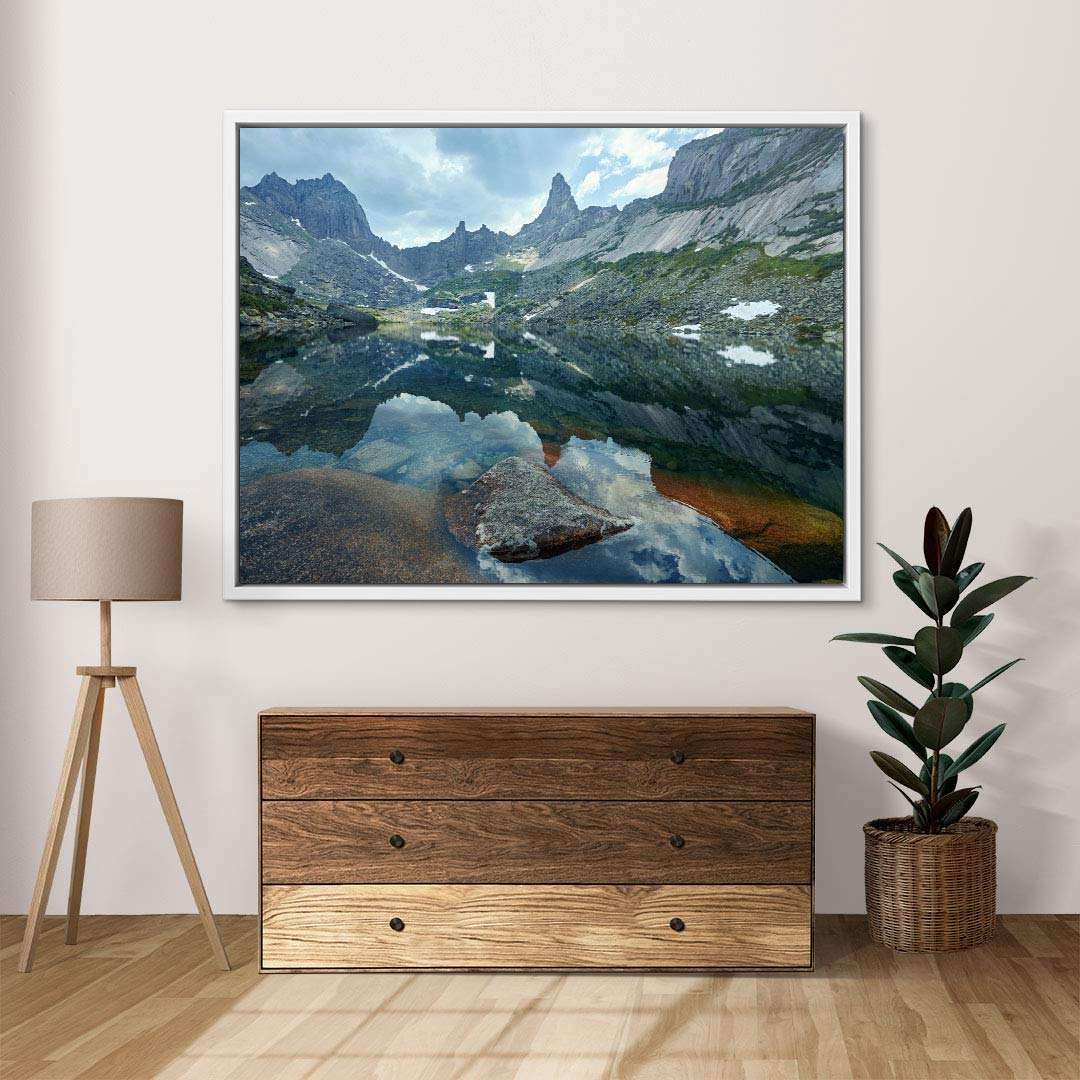 Berglandschaft Wandbild auf Leinwand über Kommode, Naturmotiv mit See und Bergen