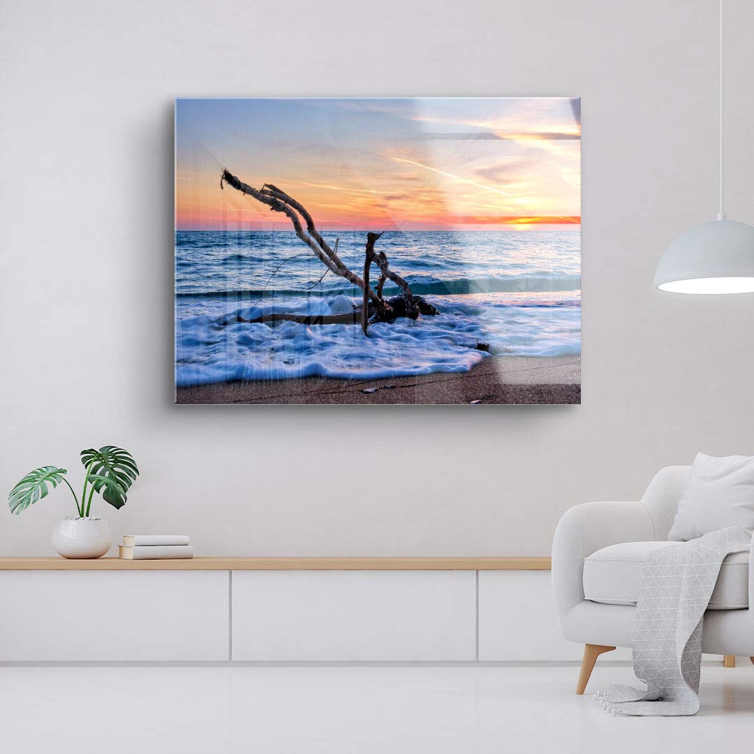 Kunstwerk Leinwandbild mit Sonnenuntergang am Meer, Treibholz im Vordergrund, modernes Wohnzimmer