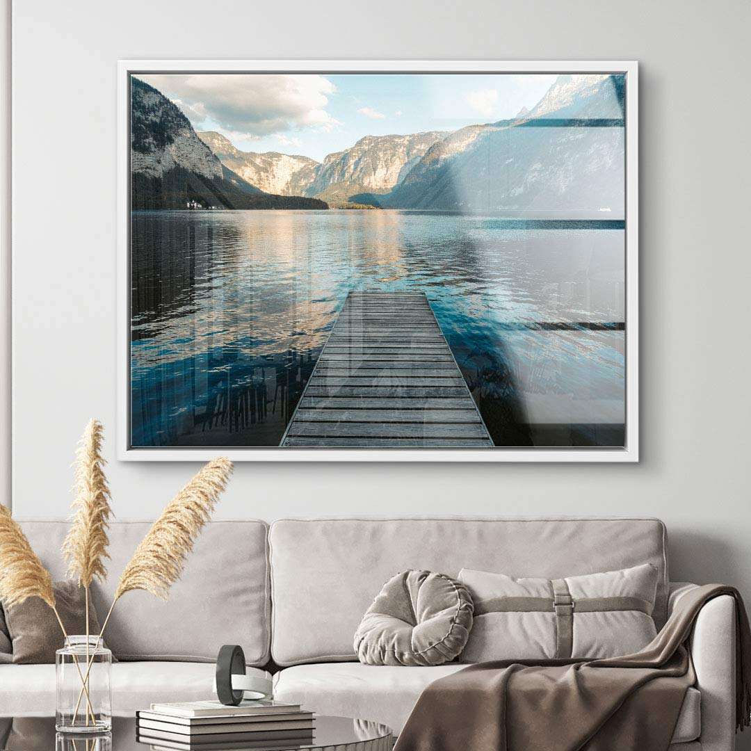 Landschaftsbild auf Leinwand mit Steg am See, Berge im Hintergrund, modernes Wohnzimmer-Dekor