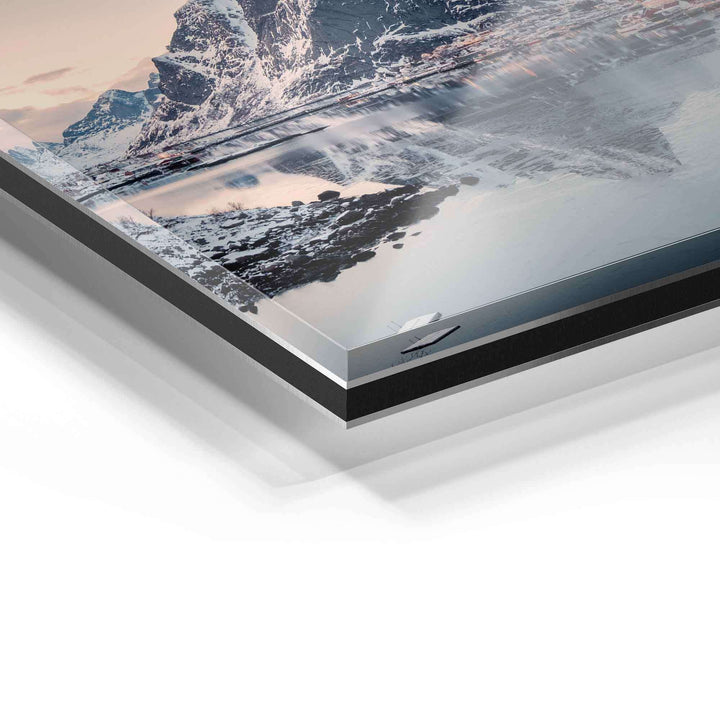 Detailansicht Acrylglas-Wandbild mit Berglandschaft und reflektierendem Wasser