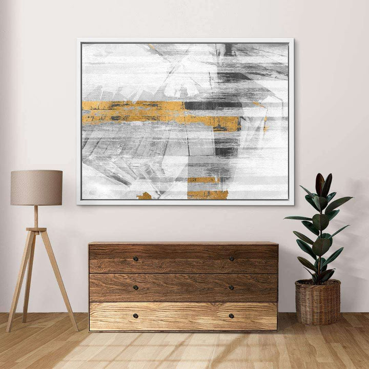 Abstraktes Wandbild mit grauen und goldenen Akzenten über Sideboard im modernen Wohnzimmer