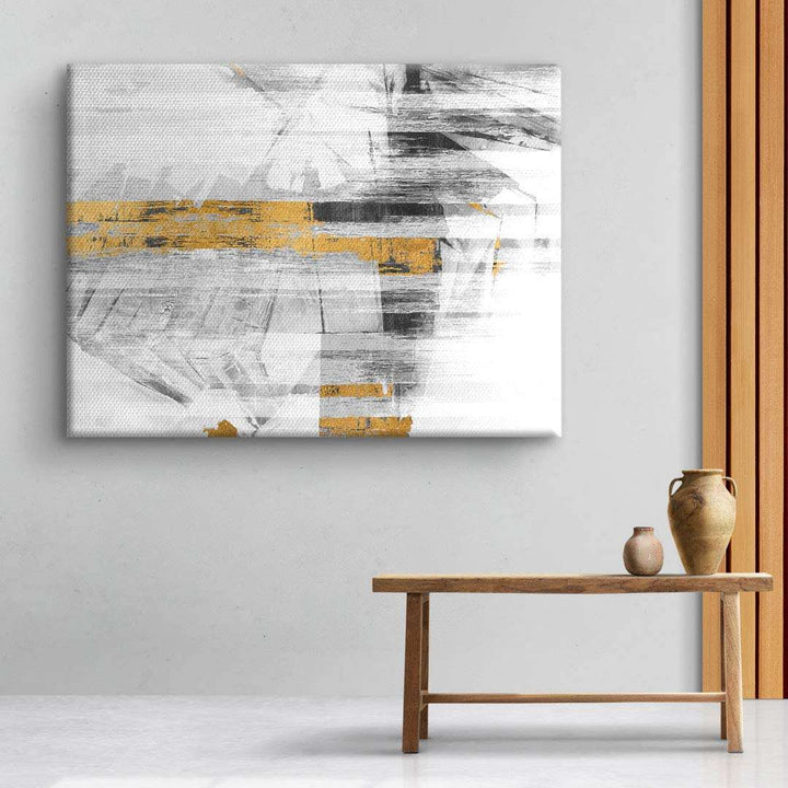 Abstraktes Wandbild in Weiß, Grau und Gold, Leinwand im modernen Wohnzimmer über Holztisch