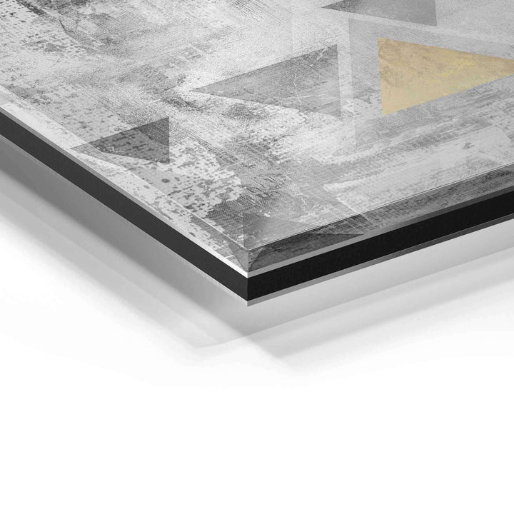 Detailansicht Acrylglas Wandbild mit abstraktem, geometrischem Dreiecksmuster in Grau und Gold