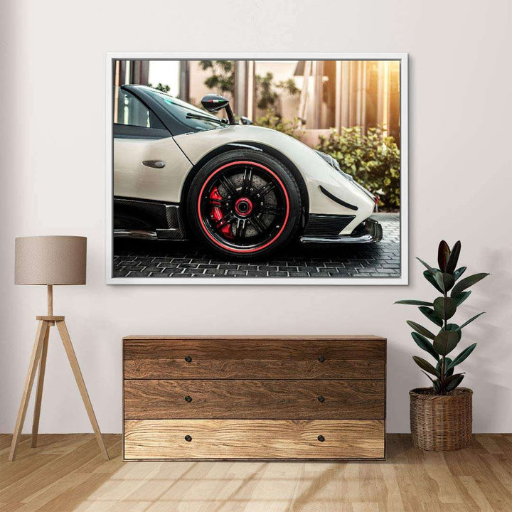 Modernes Wandbild mit Sportwagen, Nahaufnahme eines Autos im Wohnzimmer
