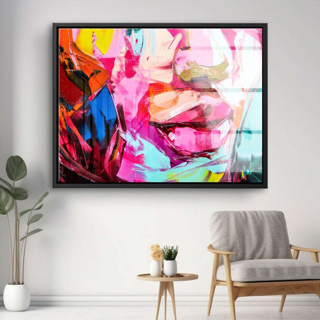 Buntes abstraktes Wandbild mit Lippenmotiv im modernen Wohnzimmer, Pop Art Leinwand