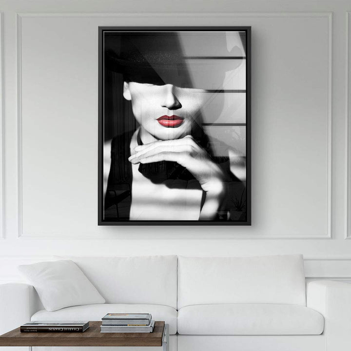 Schwarz-weiß Wandbild Frau mit rotem Lippenstift und Hut, moderne Kunst im Wohnzimmer