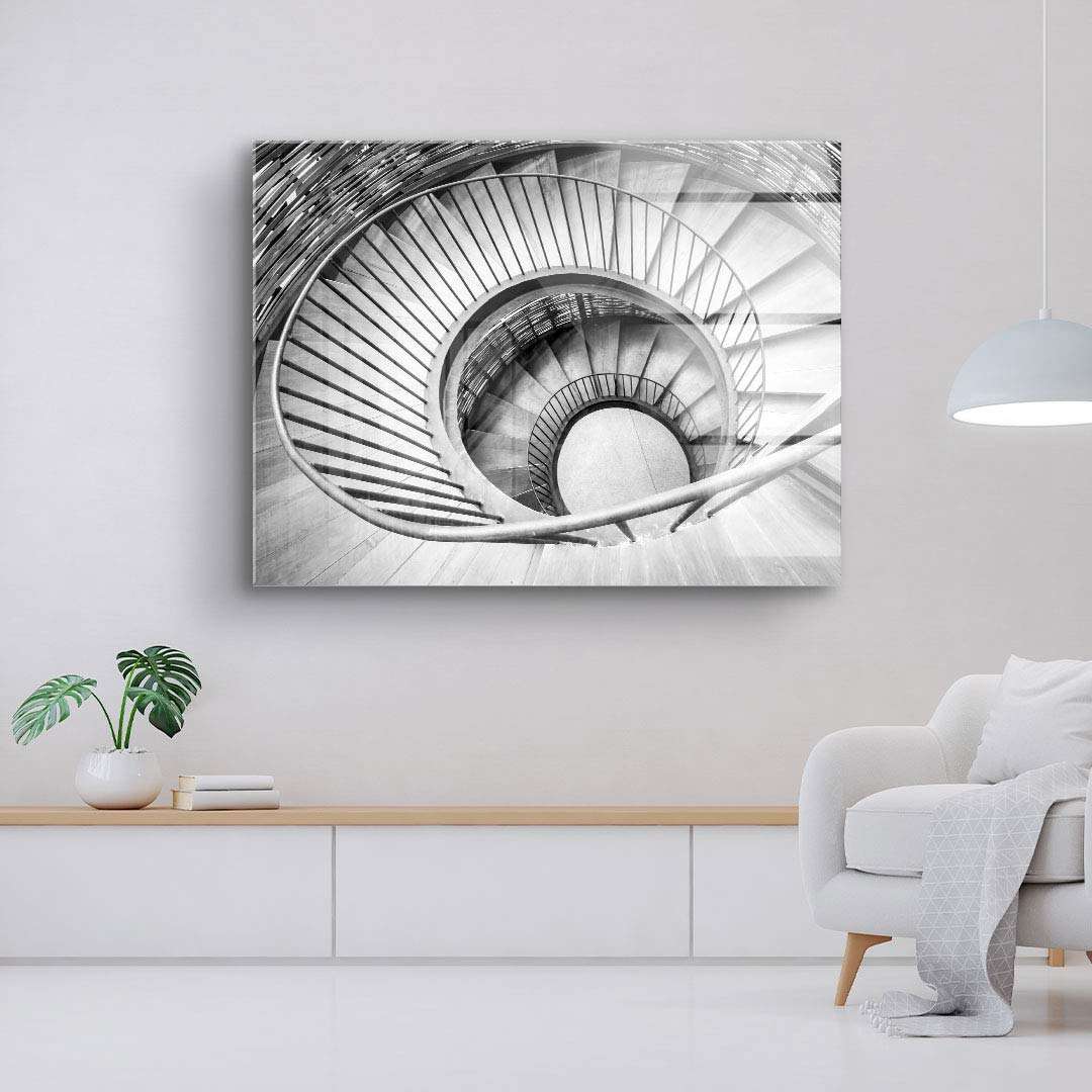 Modernes Wandbild mit schwarz-weißer Spiral-Treppe in minimalistischem Wohnzimmer