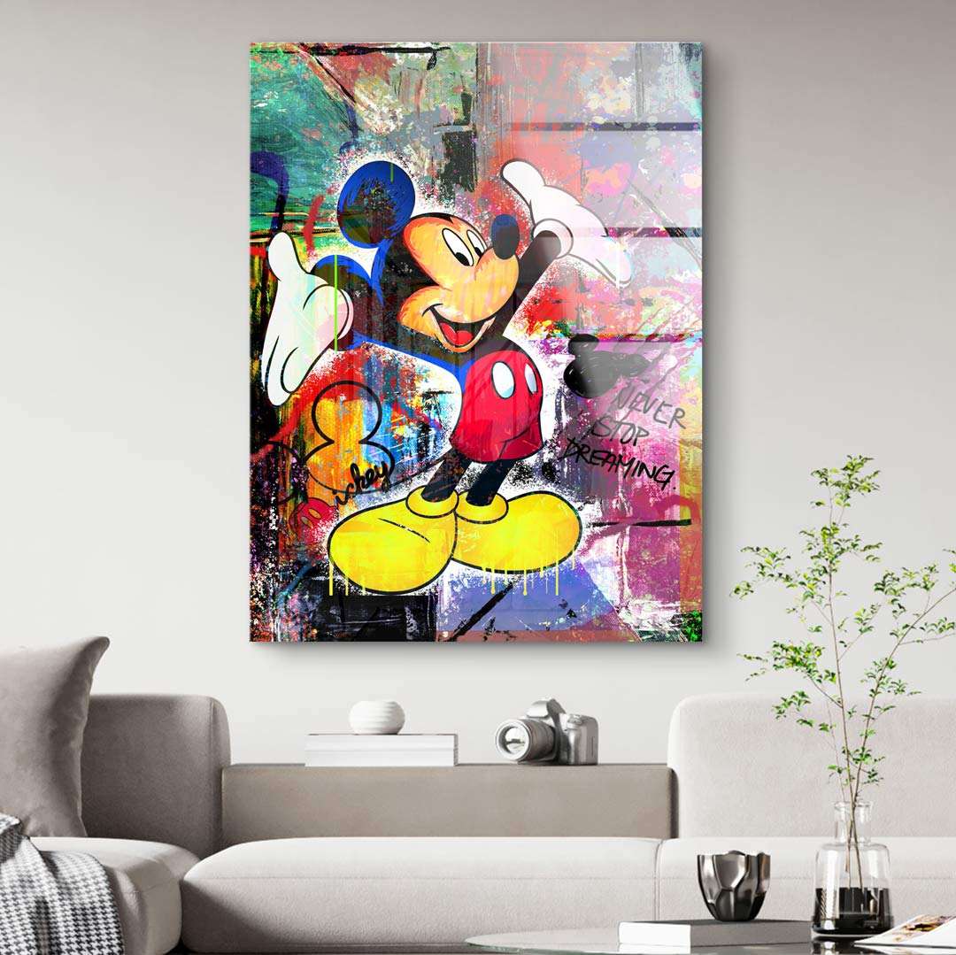 Pop Art Wandbild mit Comic-Maus auf bunter Graffiti-Leinwand im modernen Wohnzimmer