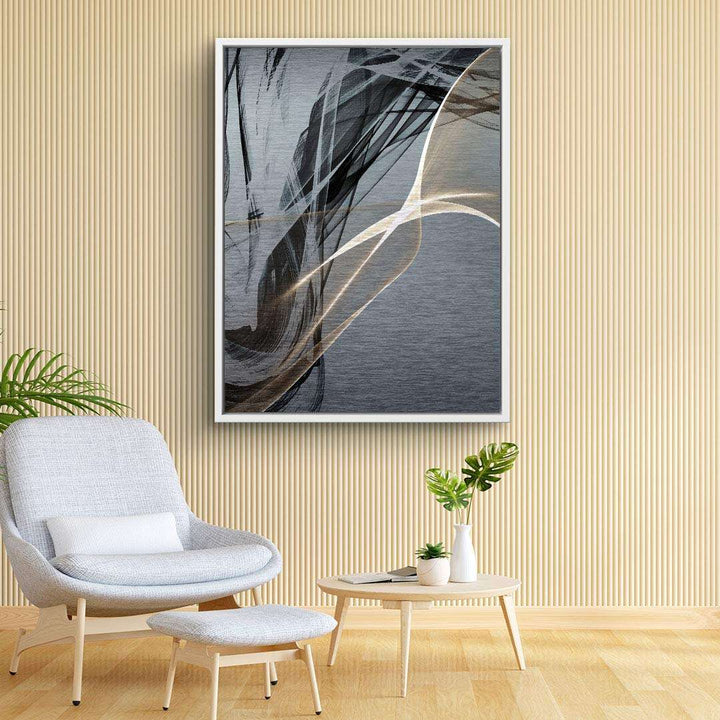 Abstraktes Wandbild mit schwarzen und beigen Linien auf grauem Hintergrund in modernem Wohnzimmer