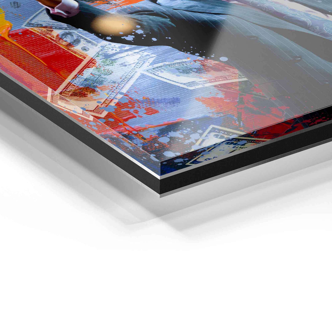 Detailaufnahme eines modernen Acrylglas-Wandbilds mit bunt bedruckten US-Dollar-Motiven und Farbspritzern